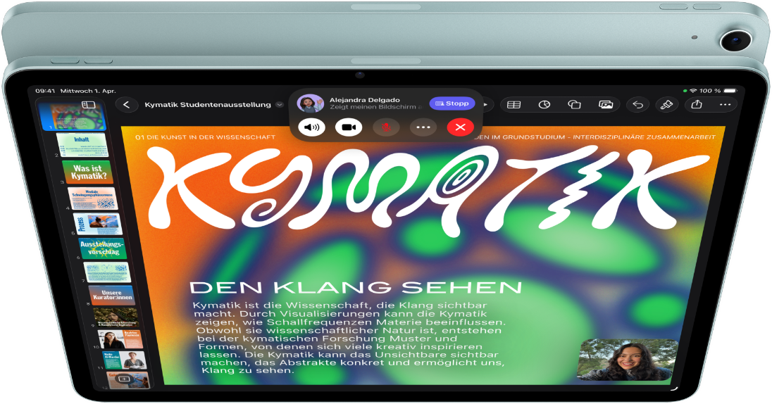 iPad Air, Farbe Blau, von oben, das Display zeigt die Keynote App während der Bildschirmfreigabe in einem FaceTime Videoanruf, Rückseite mit 12 MP Weitwinkel-Rückkamera, Lautstärketasten